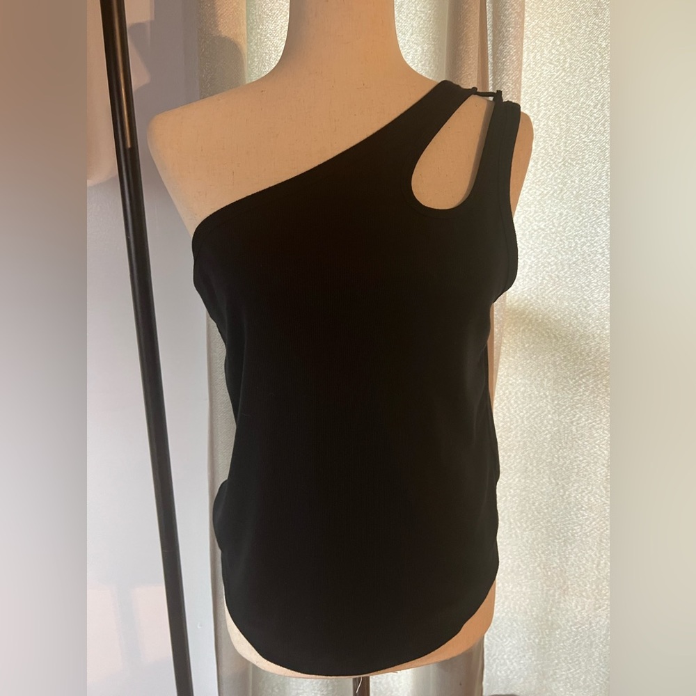 Open shoulder shirt, right side